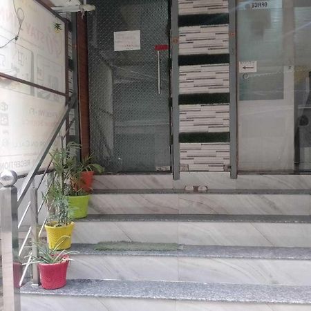 Hotel O Seventy Stay In Sohana Bagian luar foto