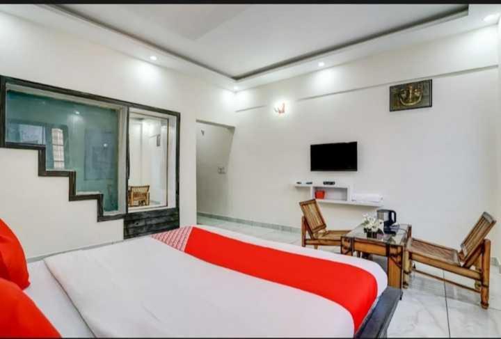 Hotel O Seventy Stay In Sohana Bagian luar foto