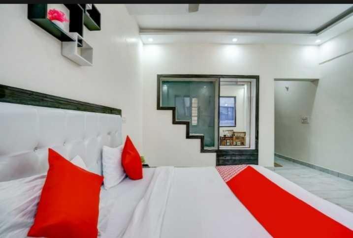 Hotel O Seventy Stay In Sohana Bagian luar foto