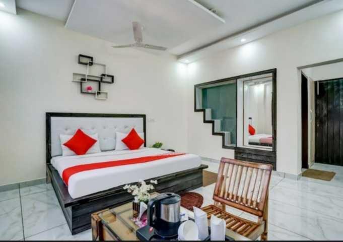 Hotel O Seventy Stay In Sohana Bagian luar foto