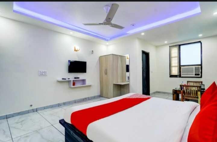 Hotel O Seventy Stay In Sohana Bagian luar foto
