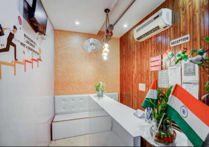 Hotel O Seventy Stay In Sohana Bagian luar foto