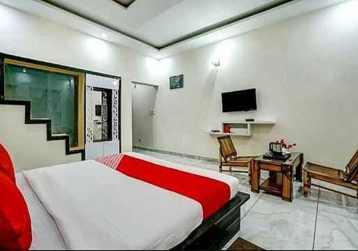 Hotel O Seventy Stay In Sohana Bagian luar foto