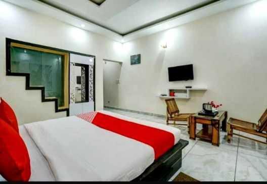 Hotel O Seventy Stay In Sohana Bagian luar foto